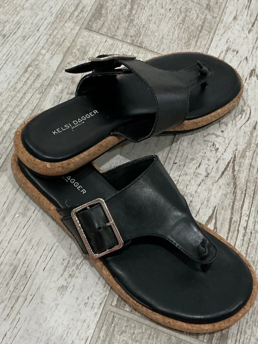 Kelsi Dagger leather thong sandals black  size 8.5